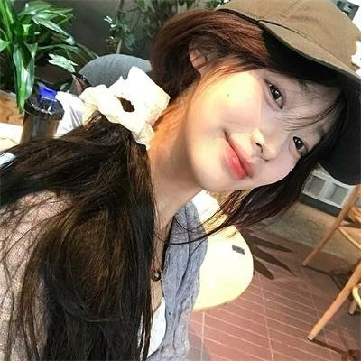 人前叫多莉,人后叫凯蒂 在线观看封面